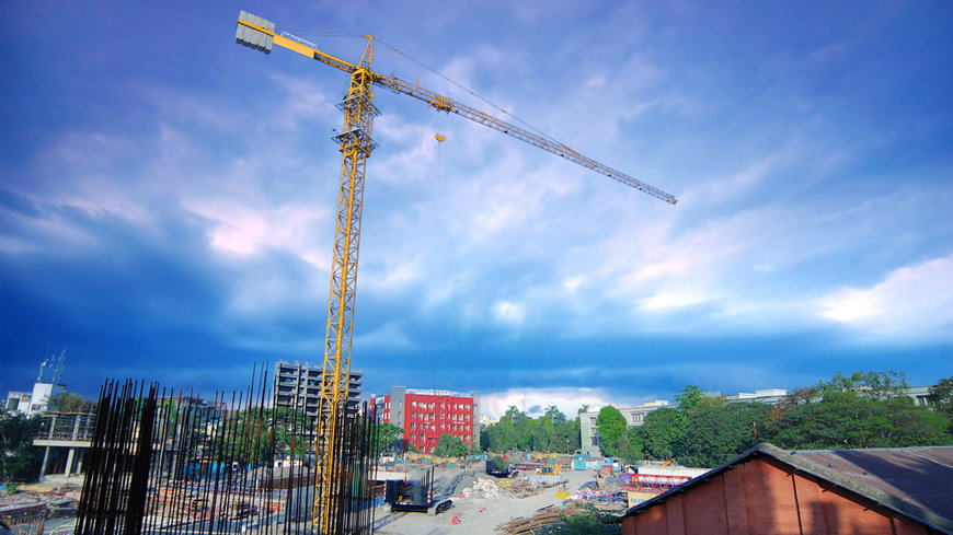 Two Potain MC 125 cranes are building a complex Metro project in Pune, India